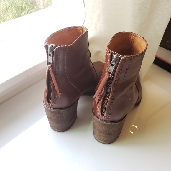 Like New Madewell Caramel Leather Ankle Booties - Picture 3 of 7